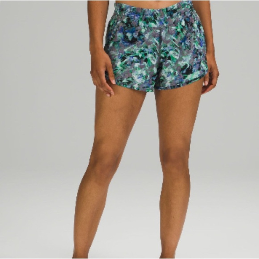 Lululemon tracker shorts 4” Rapid flourish multi